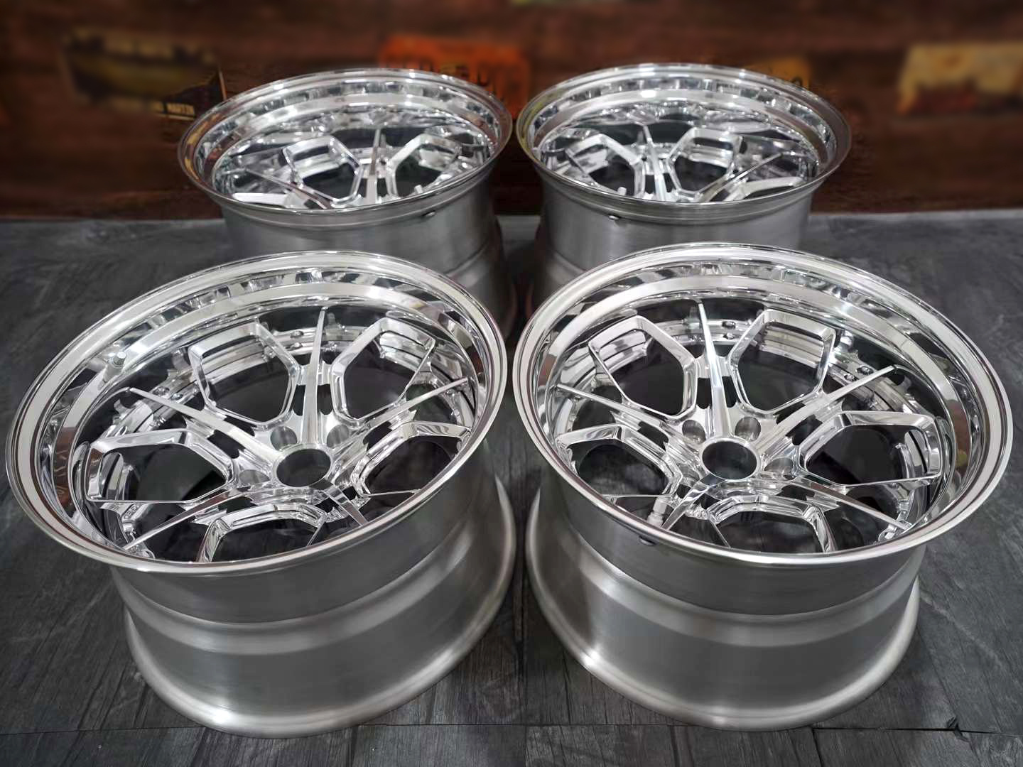 Customized luxury monoblock 2 piece 3 piece White + Green T6061 forged alloy wheels for high end racing cars rims