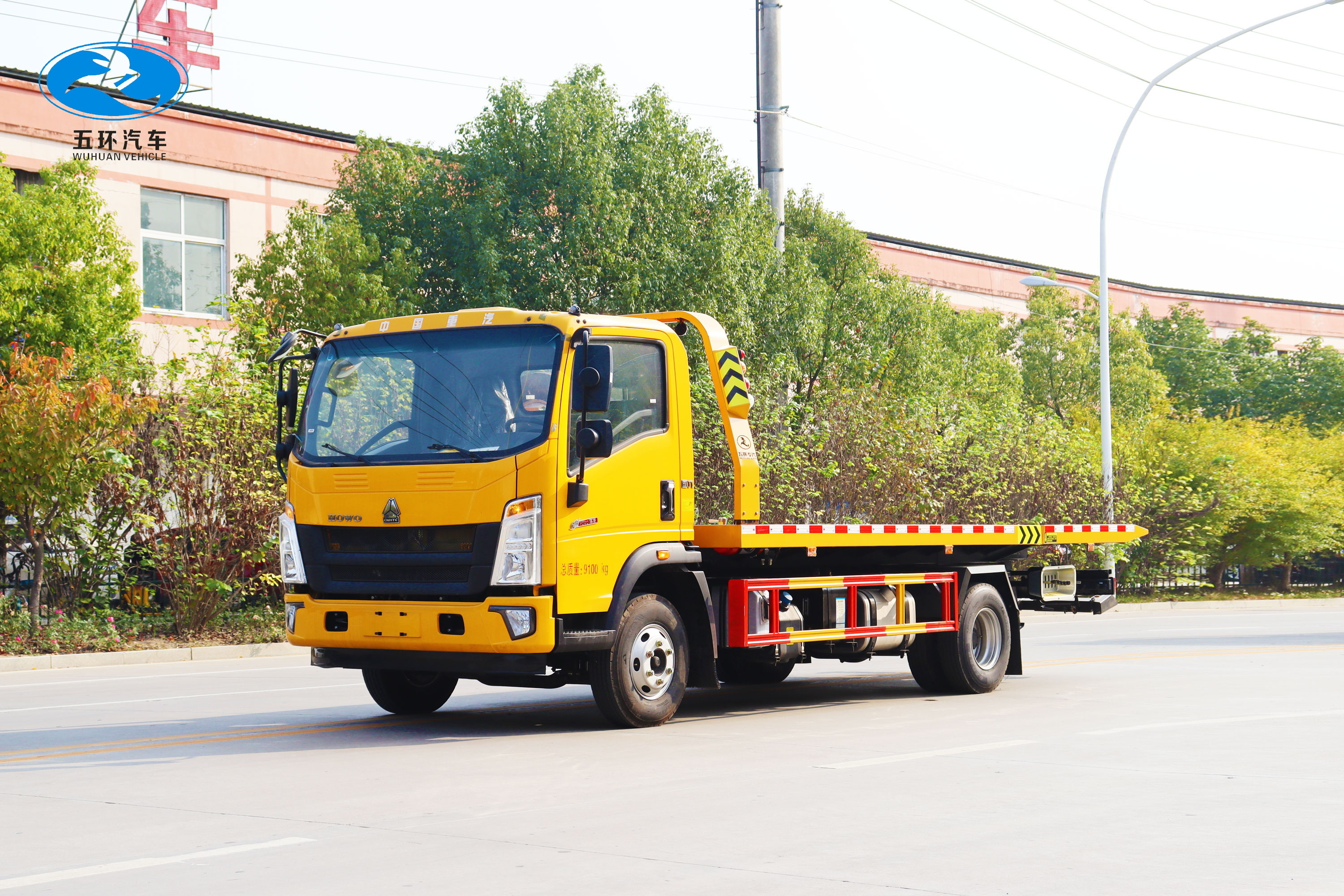 Dongfeng 4 Tons Rollback Truck Rescue Recovery Tow Vehicle Telescopic Boom Flatbed Wrecker Truck With Crane In Thailand