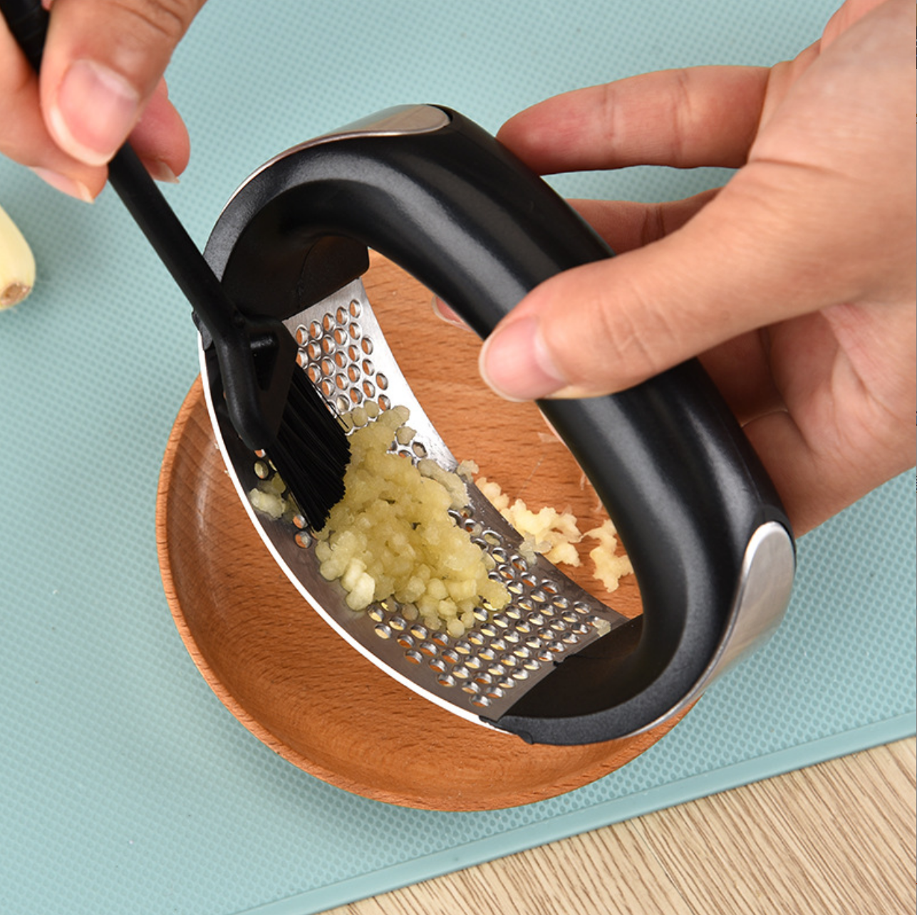 WOKA Full Range Hot Selling Kitchen Gadgets Ginger Mincer Garlic Crusher Handheld Stainless Steel Garlic Press Rocker