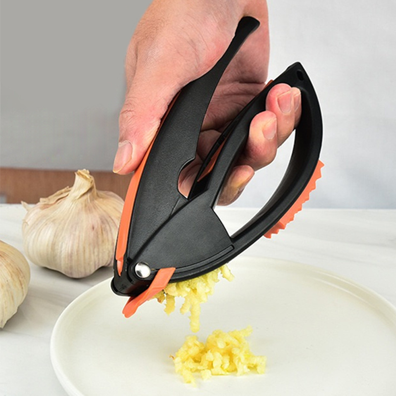 Wholesale hot selling kitchen garlic mincer grinder twister hopper powder crusher peeler garlic press