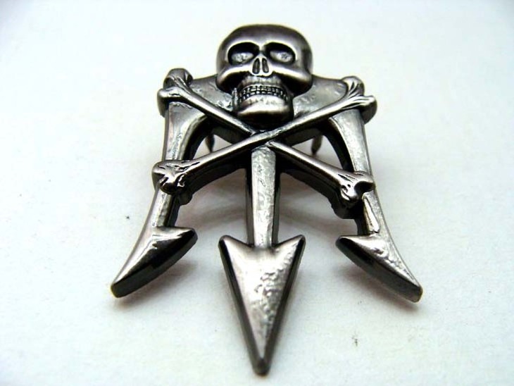 Cool metal punisher skull lapel pin badge