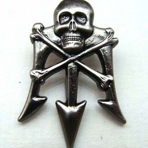 Cool metal punisher skull lapel pin badge