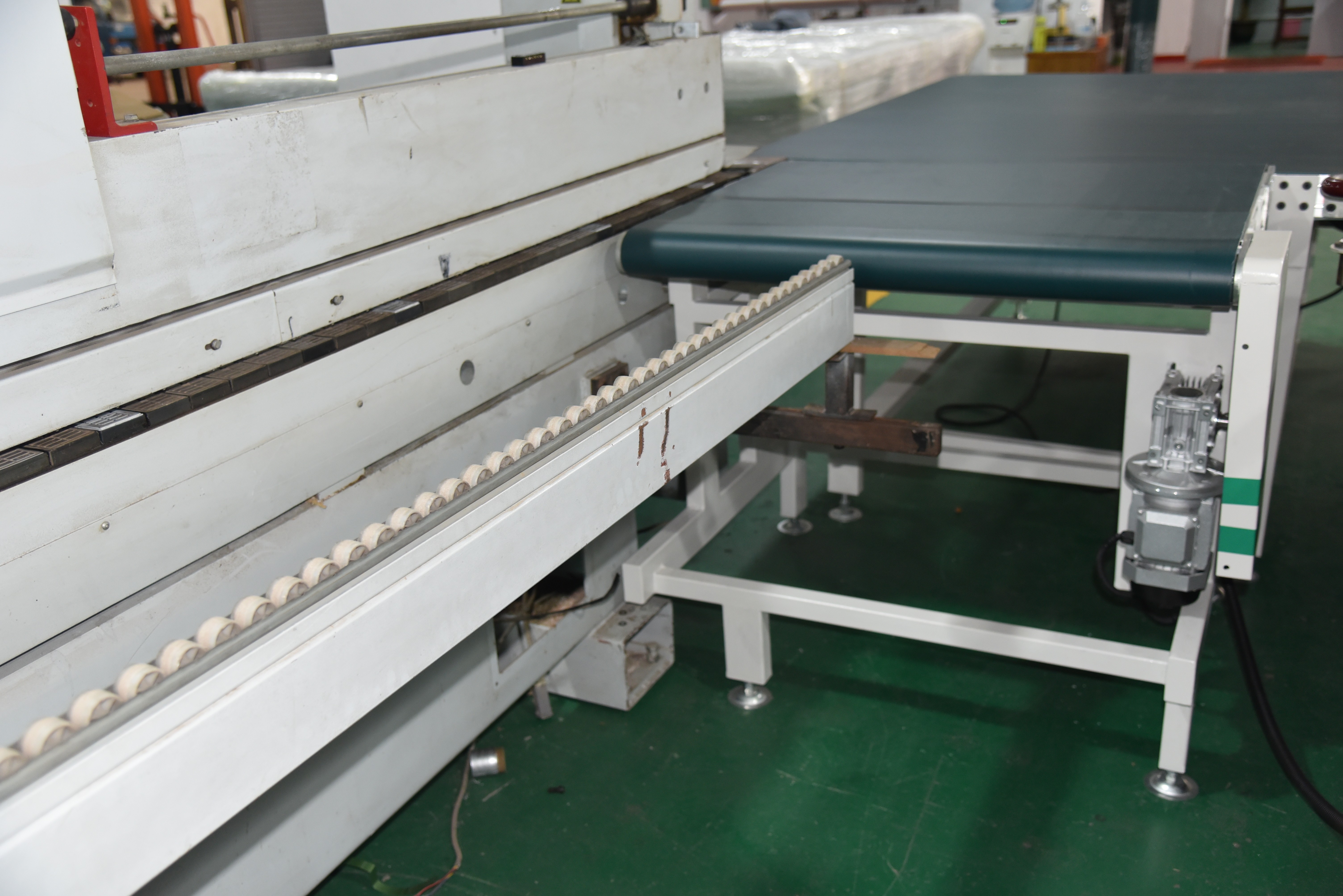 automatic rubber belt electric power high quality MDF panel woodworking edge banding machine return conveyor