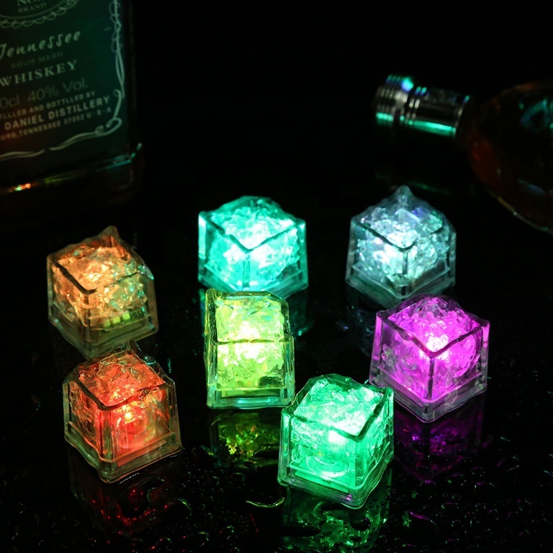 Reusable Multi Color Flashing Glow Ice Cube on/off Switch Replaceable Battery Light Up Drink Ice Cube Led For Bath Bar Club