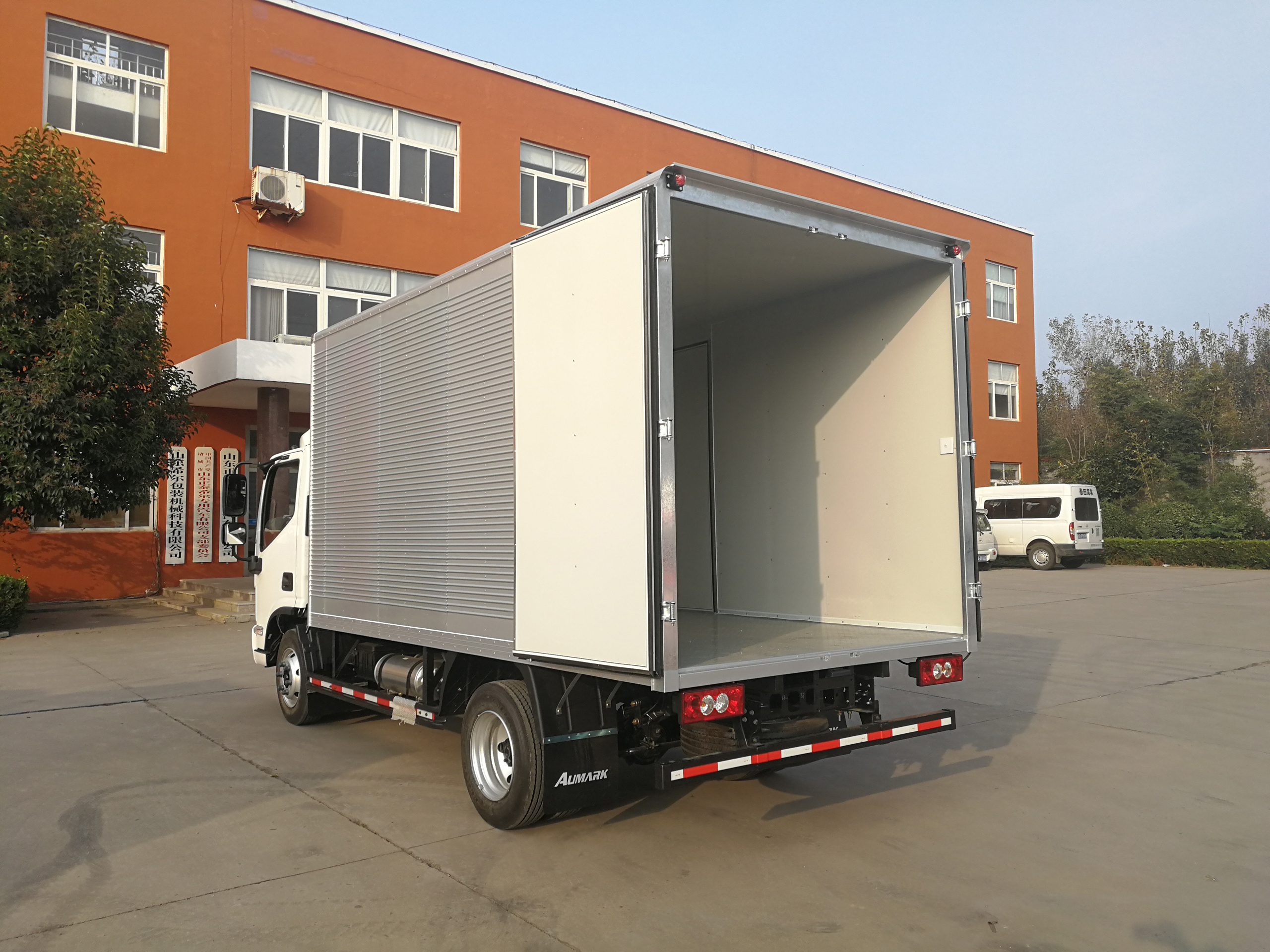 Roll up door insulated truck body, thermo truck body