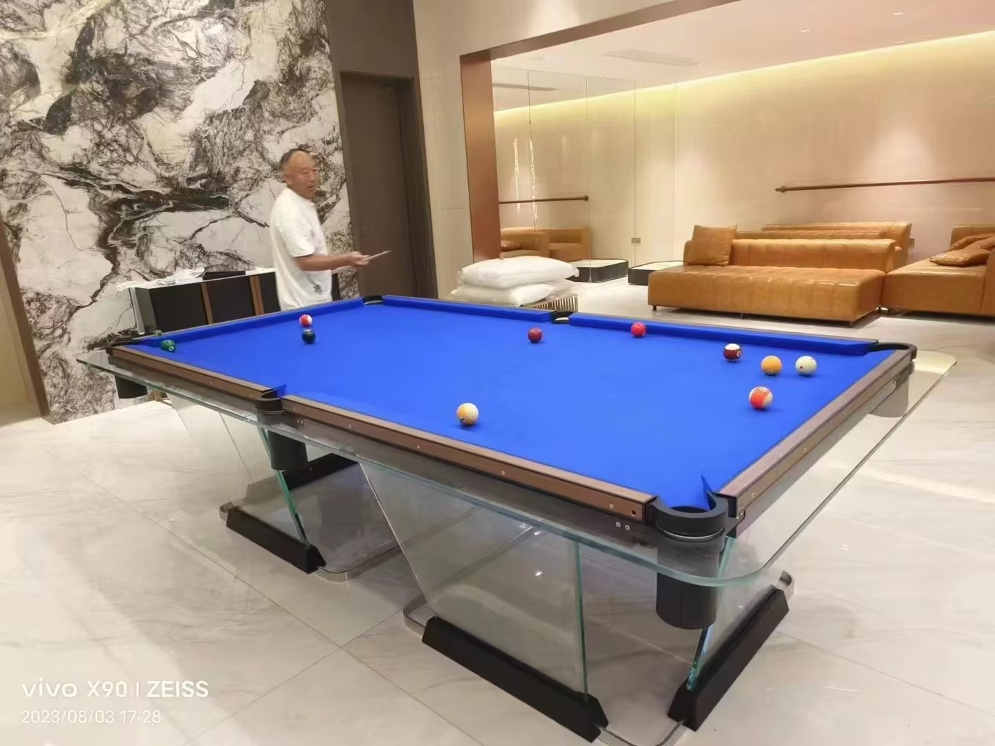 High-end customized private club villa crystal pool table tempered glass family adult pool table standard type