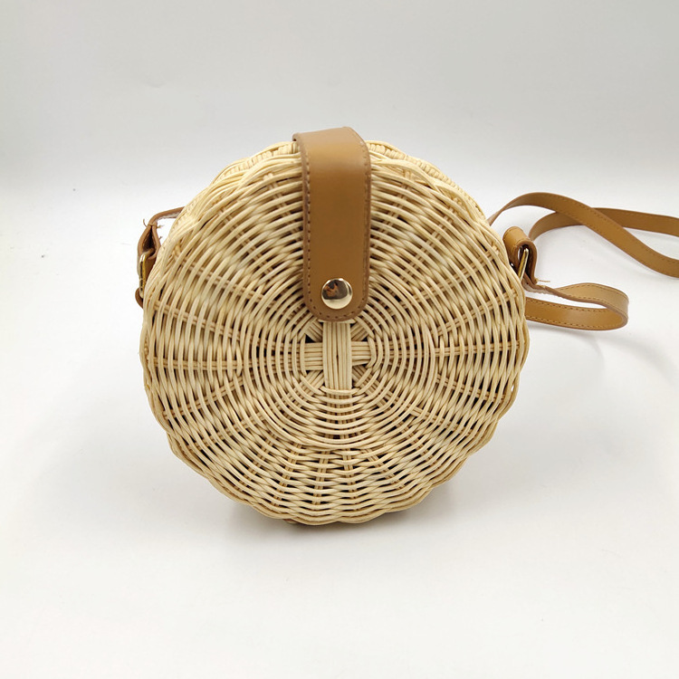 2023 new straw bag one shoulder crossbody rattan weave bag casual round woven bag factory direct supply