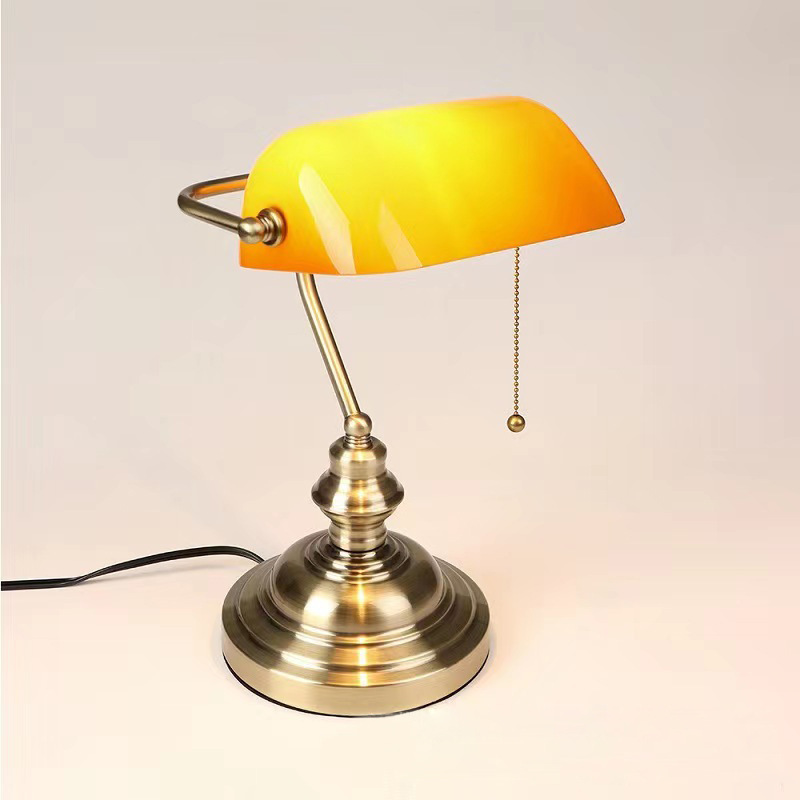 European Antique Brass Classic Vintage Desk Table Lamp For Banker