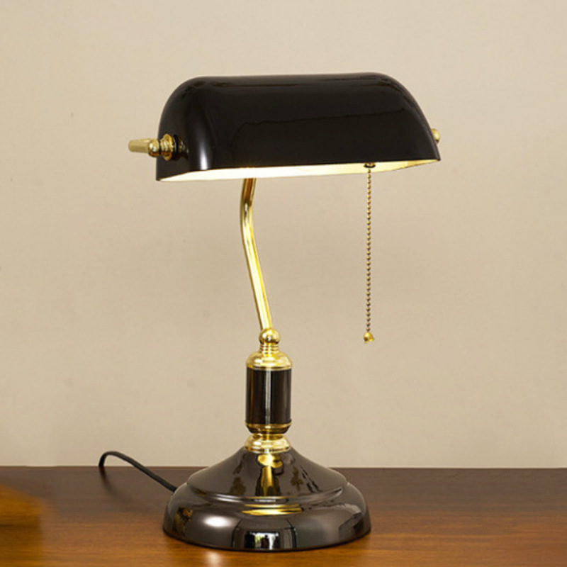 European Antique Brass Classic Vintage Desk Table Lamp For Banker