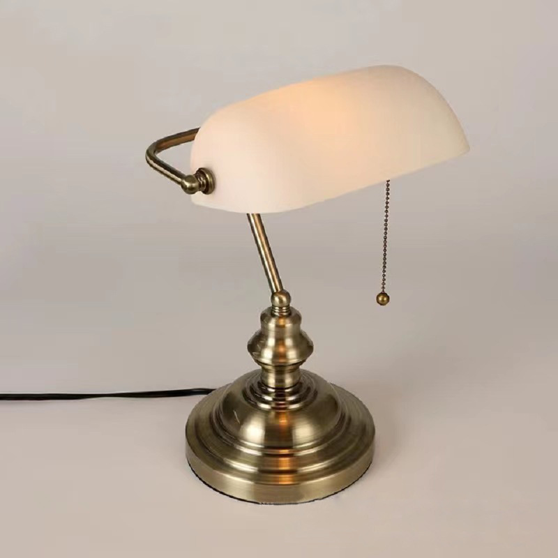 European Antique Brass Classic Vintage Desk Table Lamp For Banker