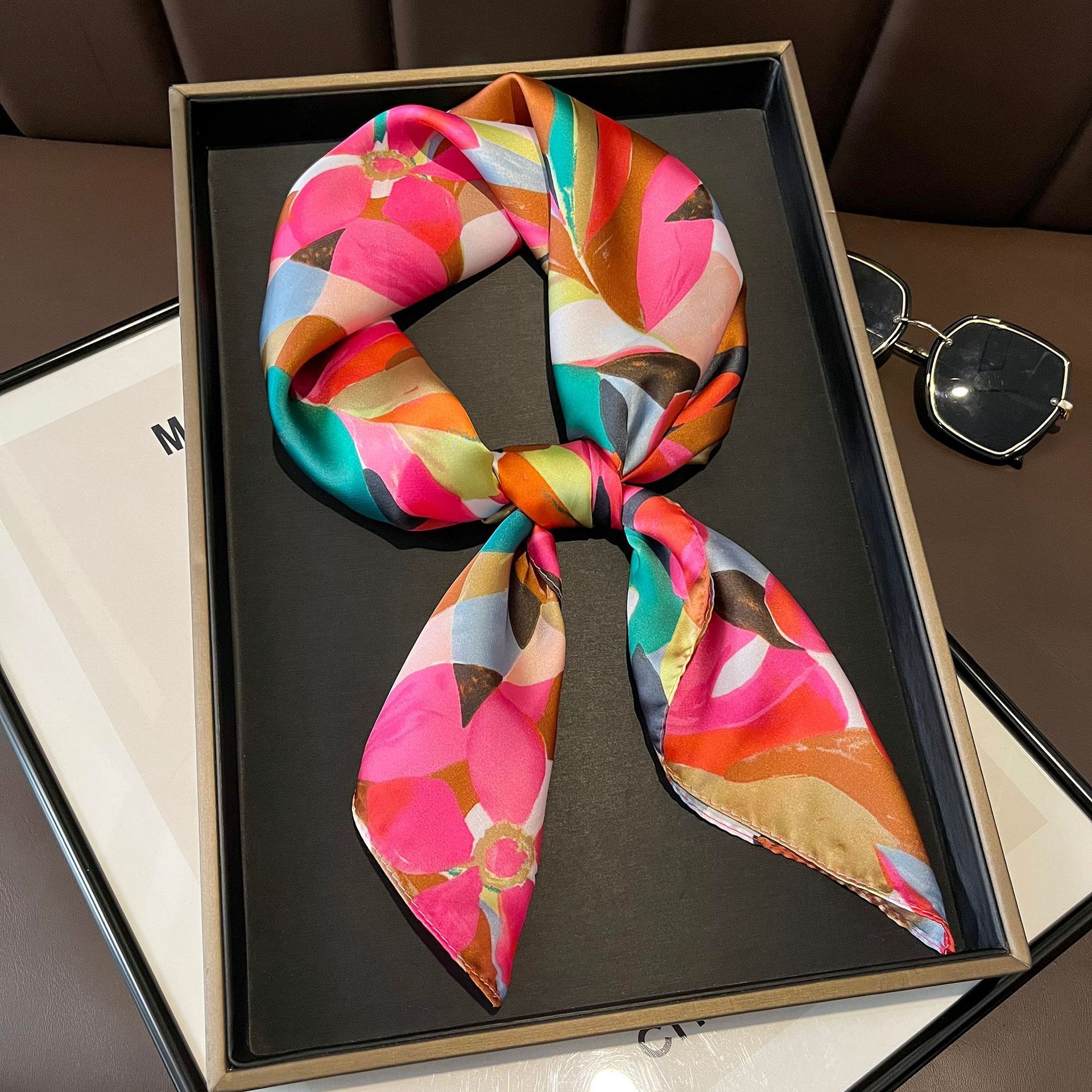 Custom Logo Design Square Designer Pure Silk Scarf Printed 70*70cm Double Sided Printed Twill Scarf Silk Bandana