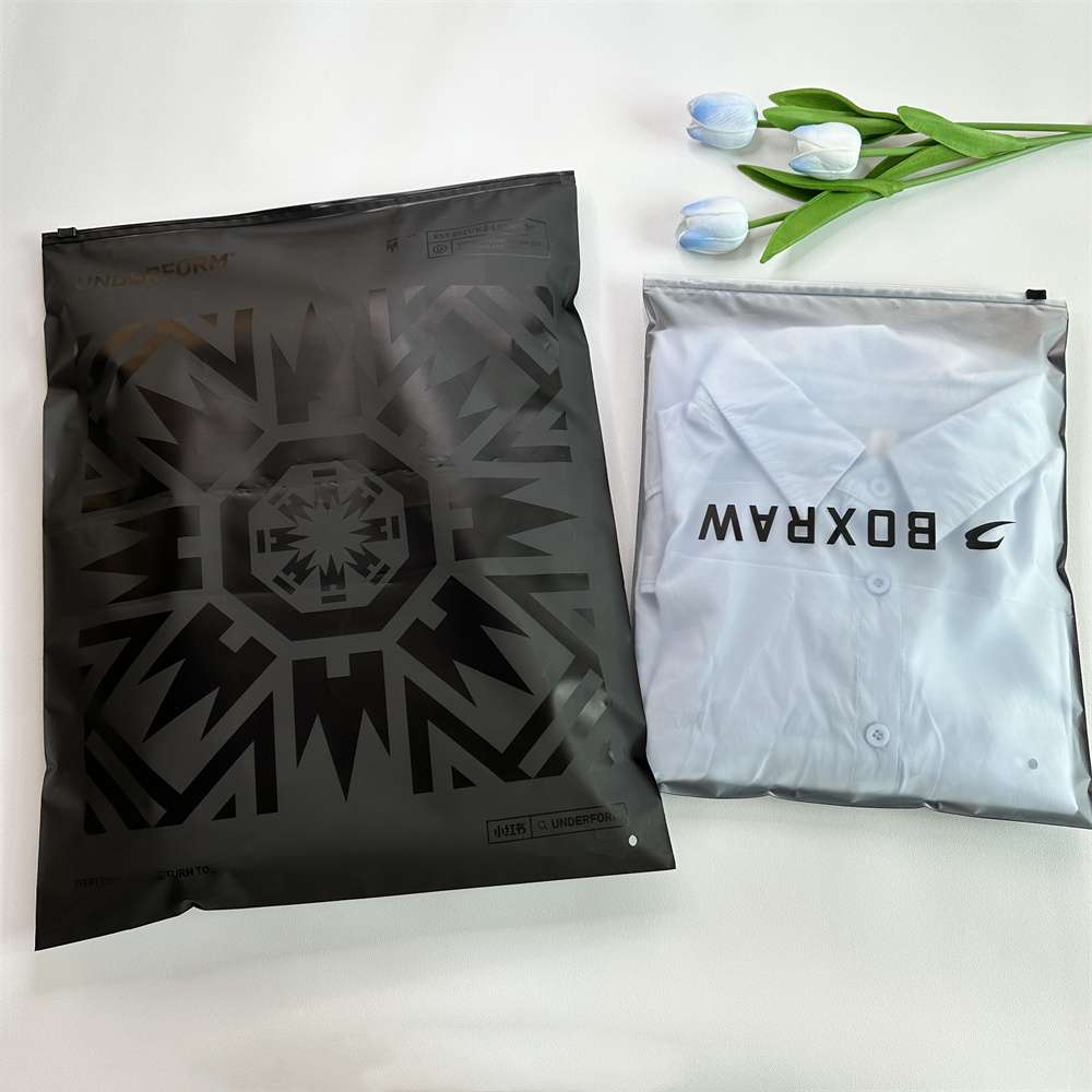 Hot Selling Customized Black Clothing Zip Lock Poly Bags For Packaging Hoodie Pouch Custom Logo Printed Zipper Plastic Bags