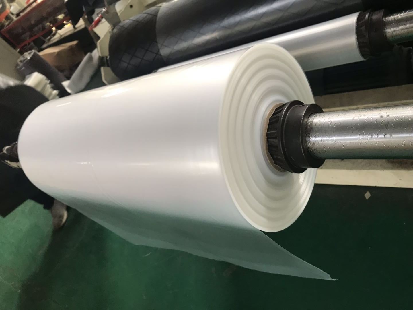 High quality customized industrial plastic shrink film PE sleeve shrink wrap film for beverage beer bottles