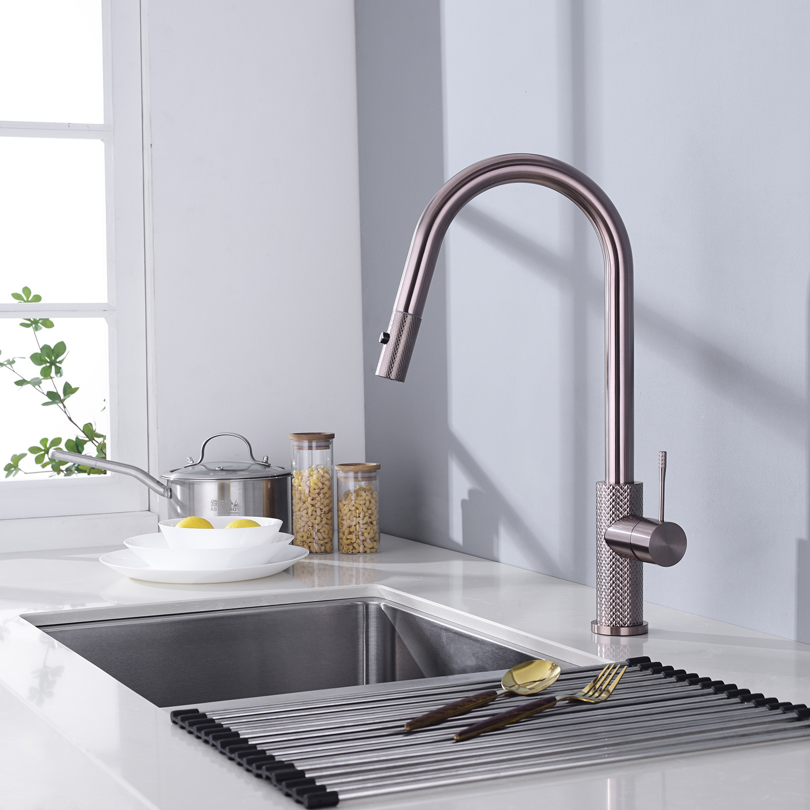 Knurling Waterfall Kitchen Faucet with Pull Out Sprayer Kitchen Sink Faucet Spray Tap Brass Hotel Use Ceramic Modern Solid Home