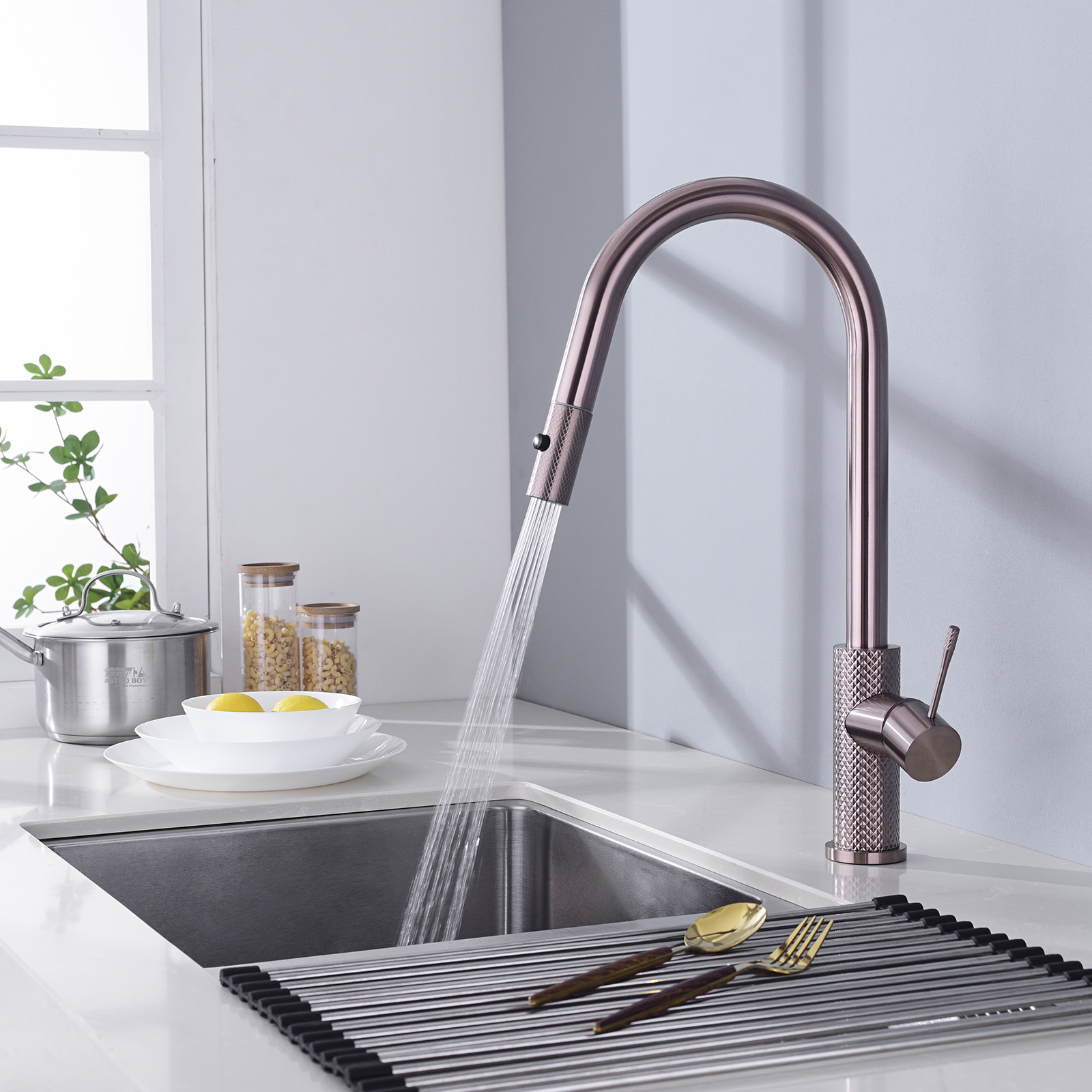 Knurling Waterfall Kitchen Faucet with Pull Out Sprayer Kitchen Sink Faucet Spray Tap Brass Hotel Use Ceramic Modern Solid Home