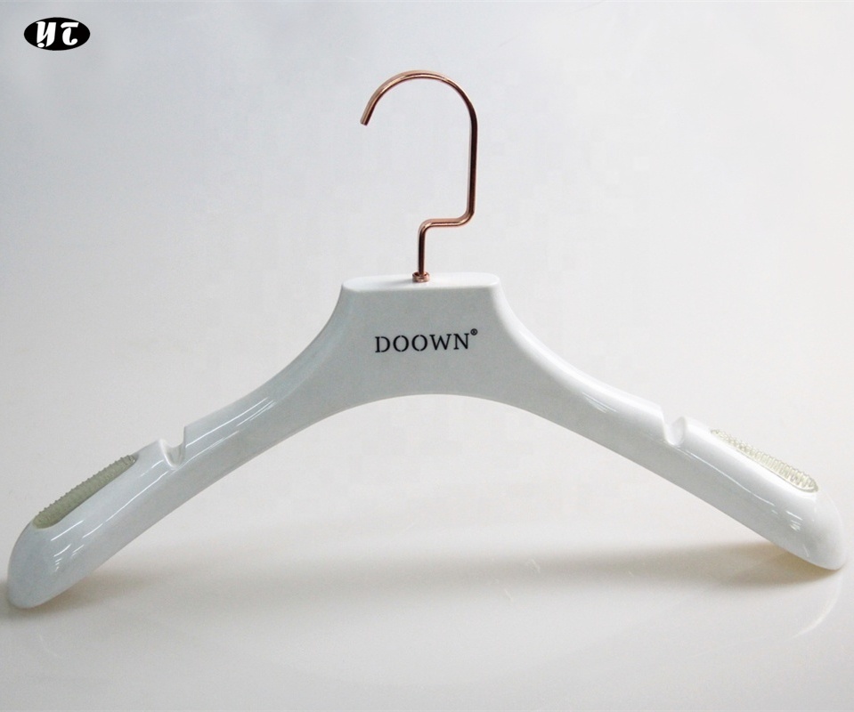 YT 2020 hot sale cheap durable white plastic coat hanger for clothes display with customized logo