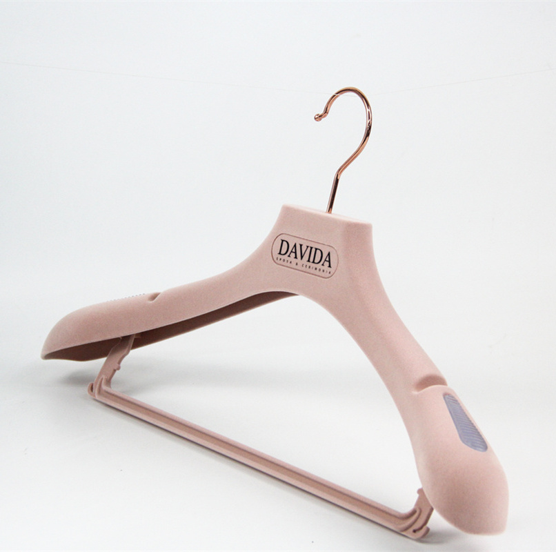 YT 2020 wholesale customized pink velvet flocked anti-slip plastic dress coat clothes hanger with trousers bar