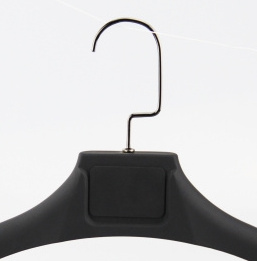 Customize logo men suit hanger rubber coated plastic hanger with wide shoulder for hang clothes