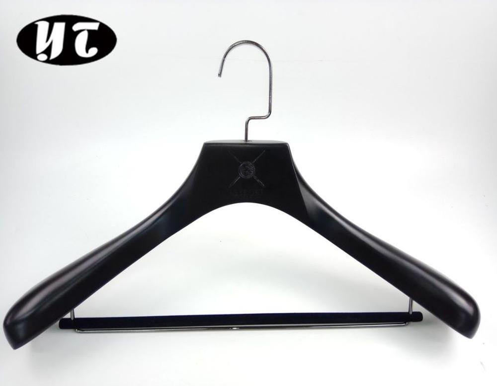 YT durable Luxury wooden suit clothes hanger with flock bar rack black men's clothing hanger and strong square metal hook