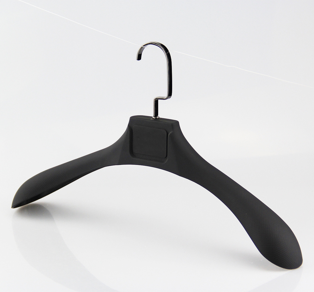 Customize logo men suit hanger rubber coated plastic hanger with wide shoulder for hang clothes