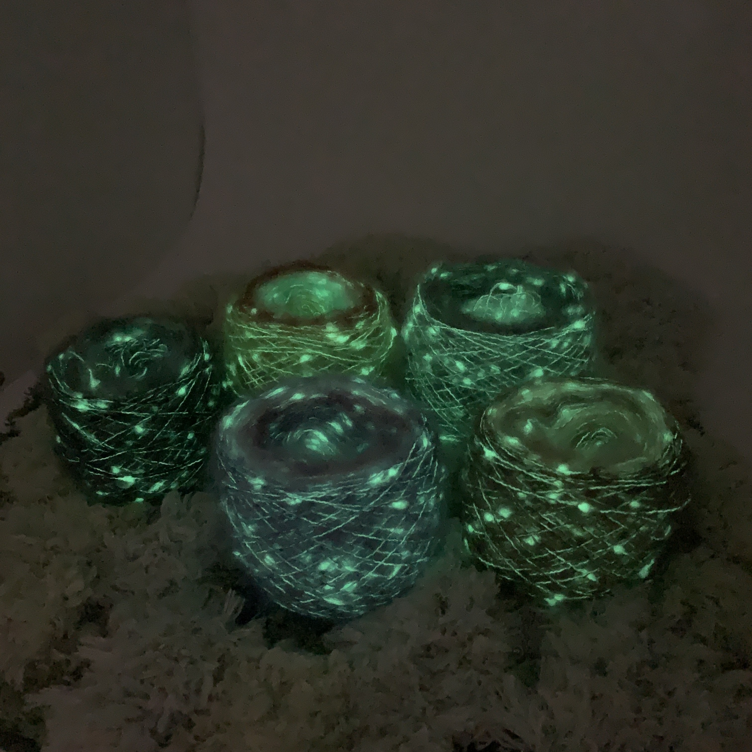 Hand-woven, recycled polyester, yarn that glows in the dark, safe night run Cake yarn