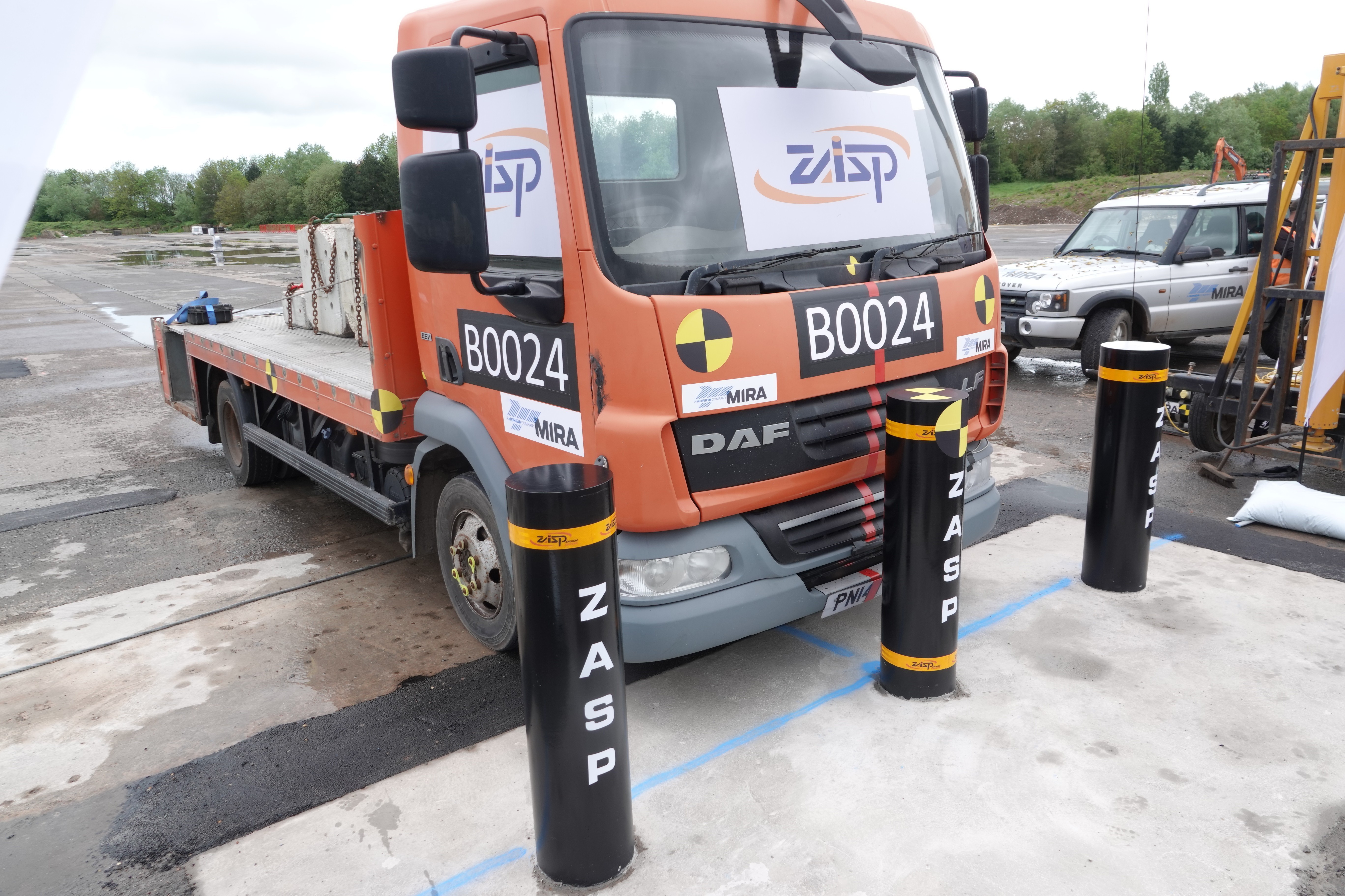 IWA 14-1 Impact Tested Crash Tested Embedded Bollards Perimeter Protection Road Safety Barrier