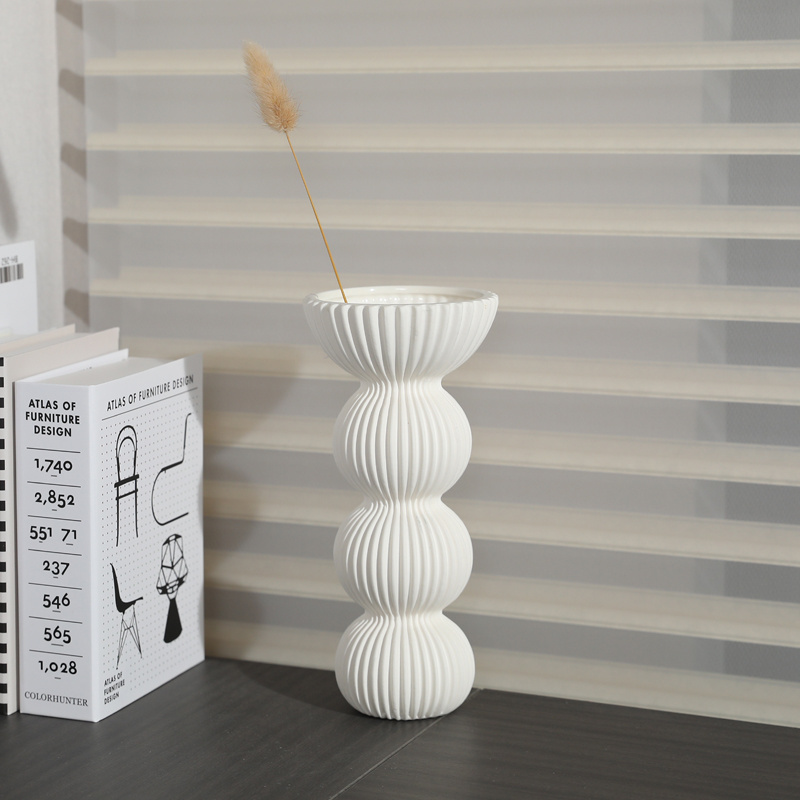 Wholesale Nordic Style White Flower Arrangement Vase Modern Office Desktop Decoration Ceramic Flower Vases With Handle