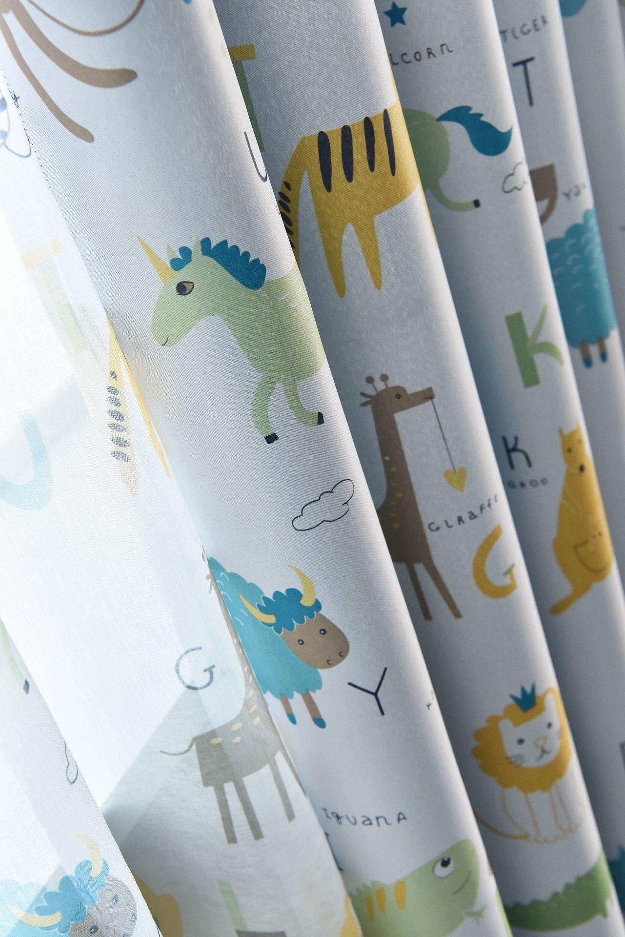 Animal world printed blackout room curtains fabric textile curtain roll fabrics in italy for Children bedroom