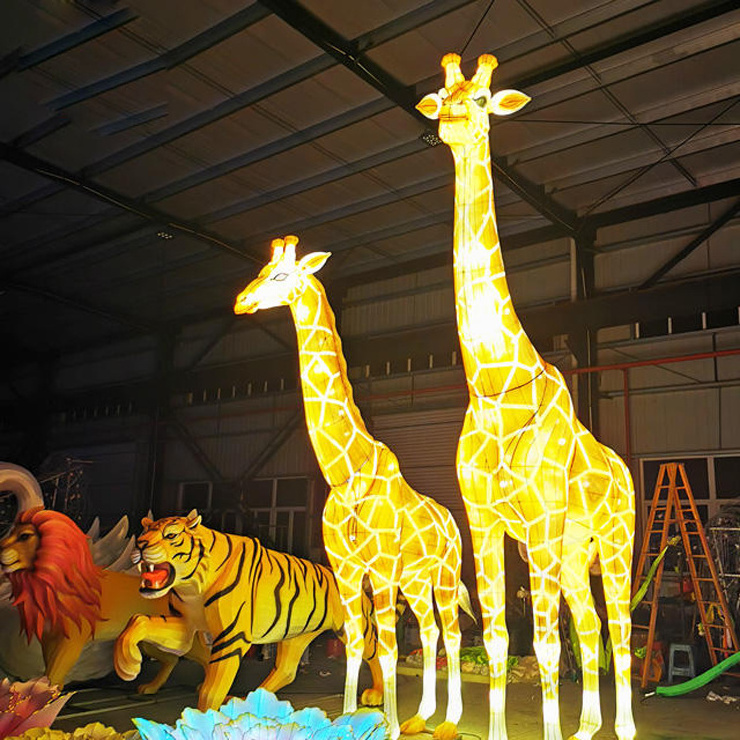 Factory Direct Sale Outdoor Festival Animal Theme Decoration Custom Waterproof Giraffe Lantern for Christmas Halloween