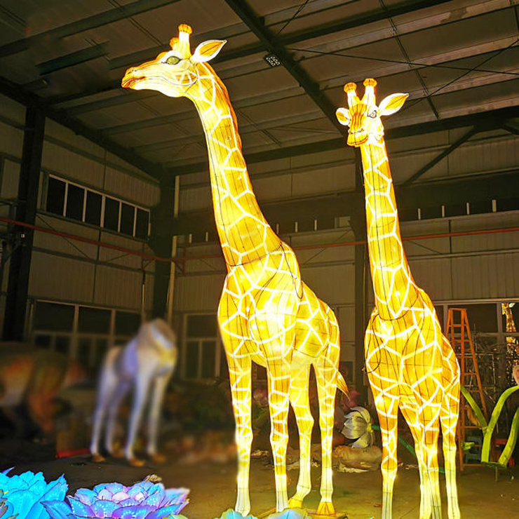 Factory Direct Sale Outdoor Festival Animal Theme Decoration Custom Waterproof Giraffe Lantern for Christmas Halloween