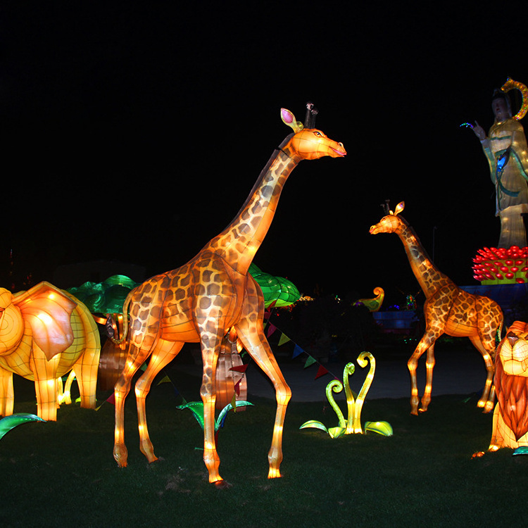 Factory Direct Sale Outdoor Festival Animal Theme Decoration Custom Waterproof Giraffe Lantern for Christmas Halloween