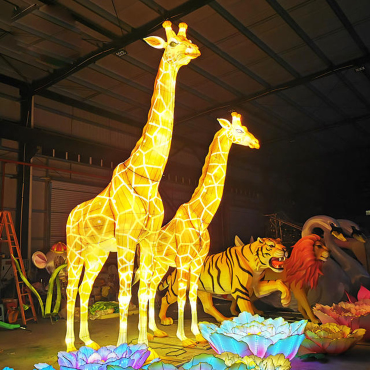 Factory Direct Sale Outdoor Festival Animal Theme Decoration Custom Waterproof Giraffe Lantern for Christmas Halloween