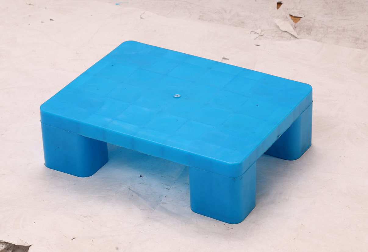 Wholesale Small Standard heavy duty industrial closed 4 way Plastic Pallets