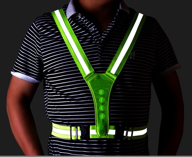 Reflective mesh safety running vest