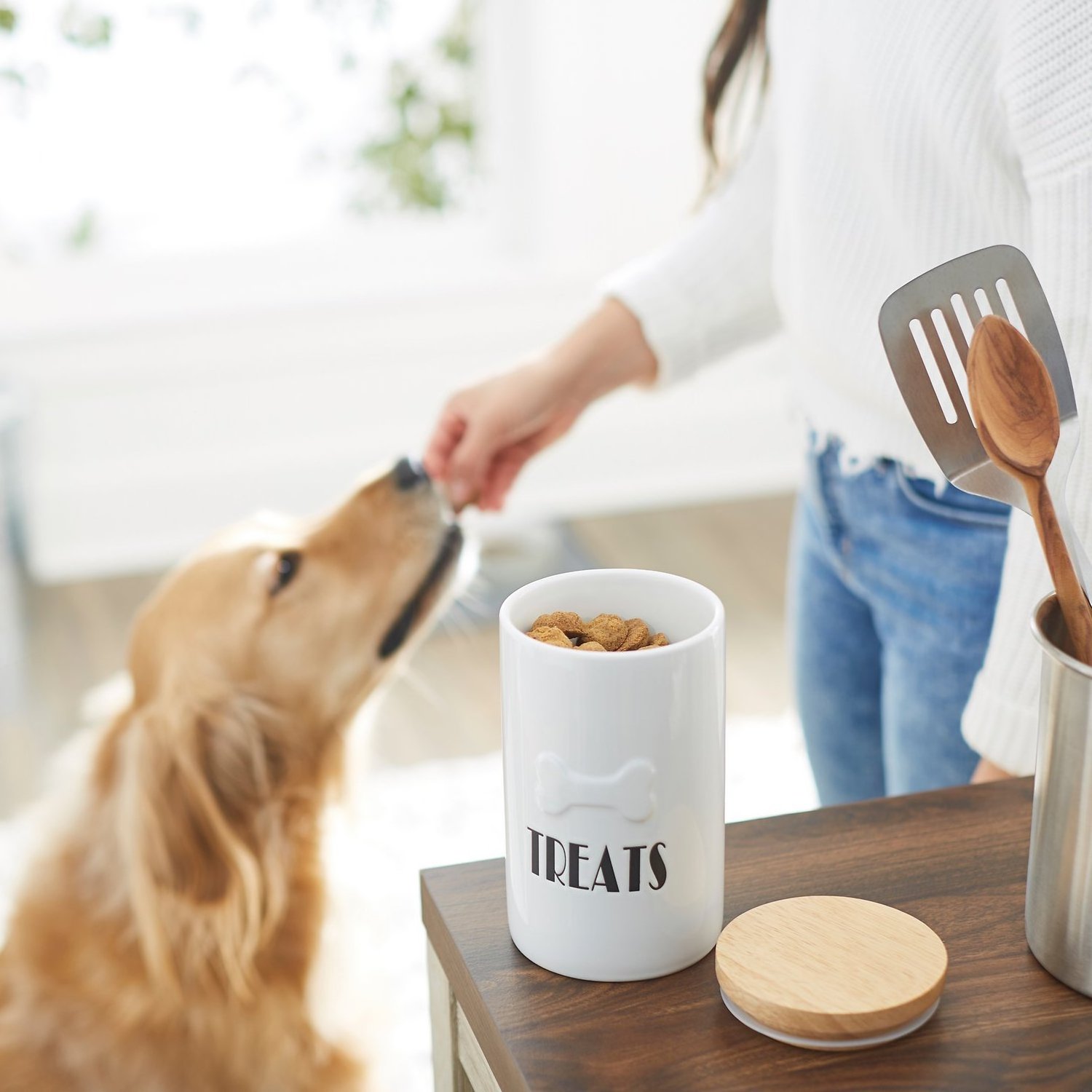 Customized Decor Pet Food Storage Canister Cookie Biscuit Container Ceramic Dog Treat Jar with Wood Lid