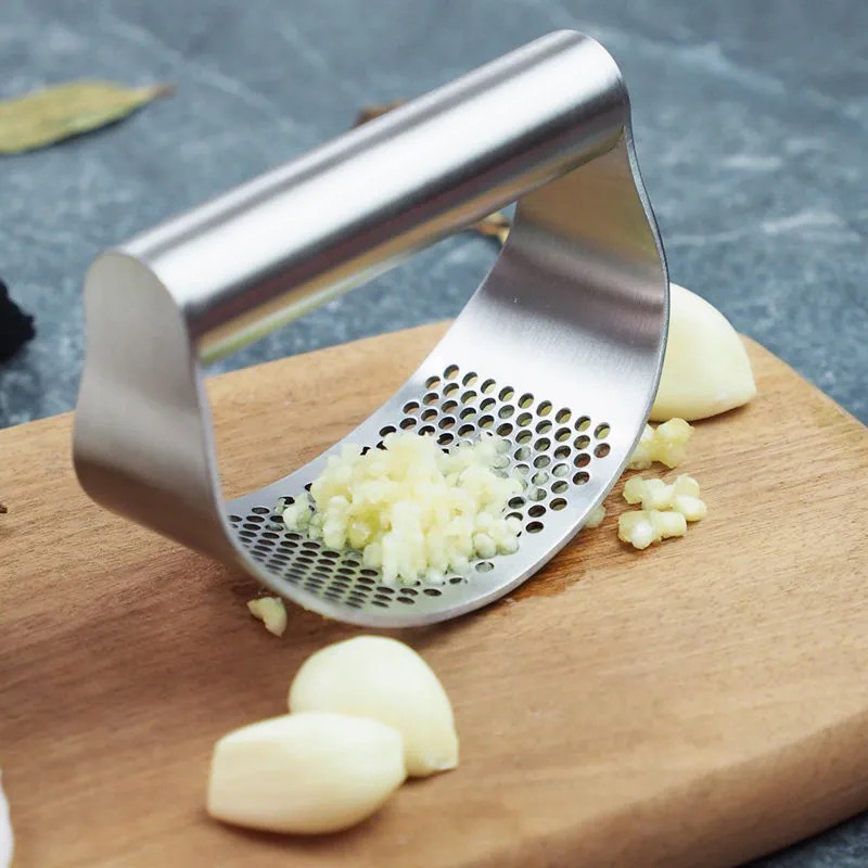 Factory Hot Selling Kitchen Accessories Garlic Press Peeler Rocker Crusher Chopper Grinder Manual Stainless Steel Garlic Press