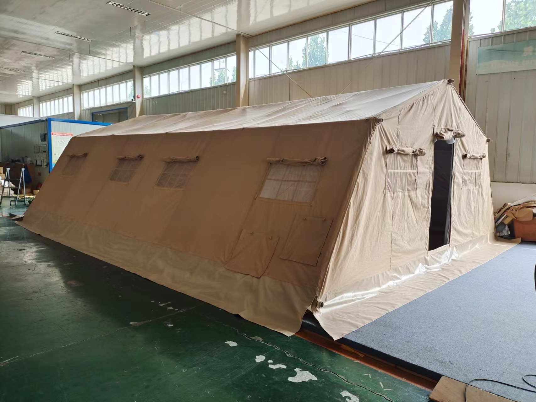 Winter Keep Warm Disaster Relief Tent 10 to 20 persons Emergency Tent Inflatable Cabin Tent