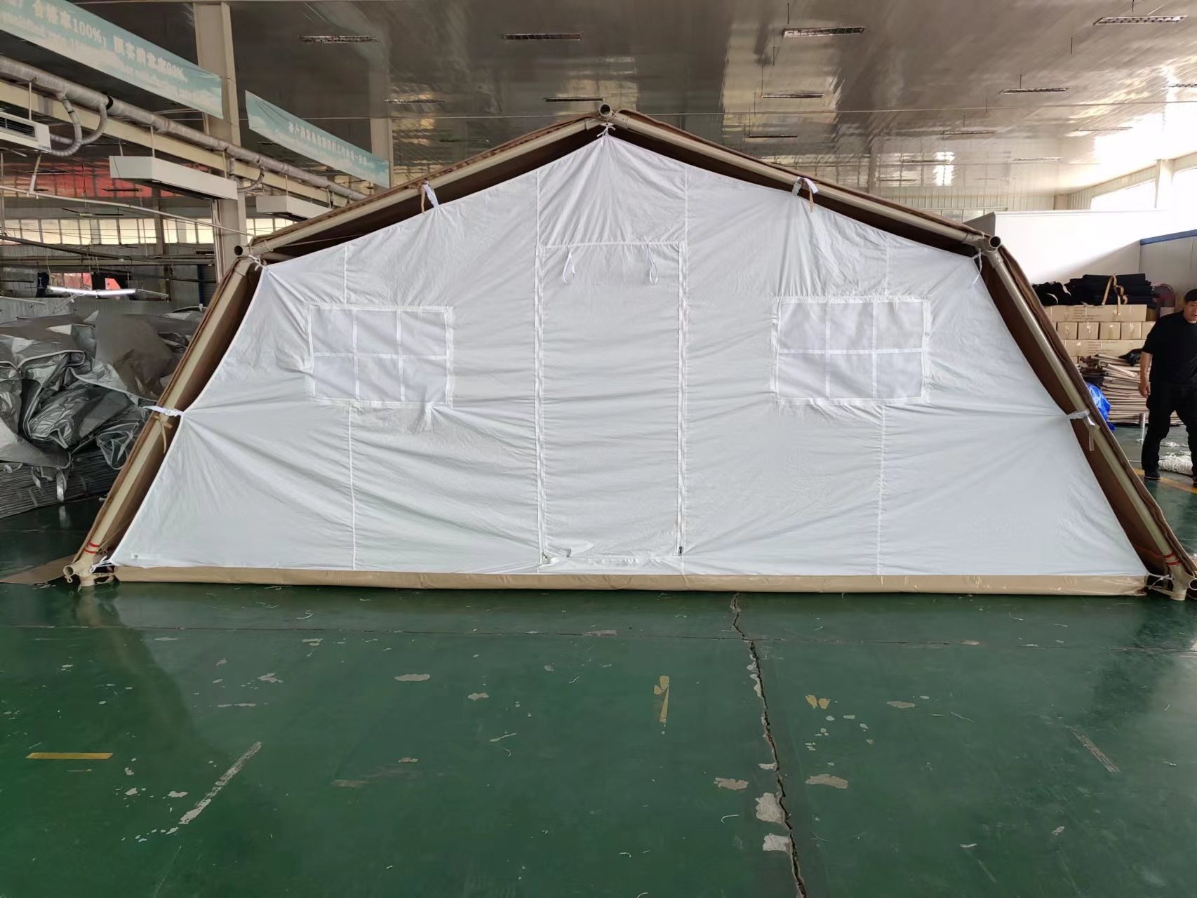 Winter Keep Warm Disaster Relief Tent 10 to 20 persons Emergency Tent Inflatable Cabin Tent