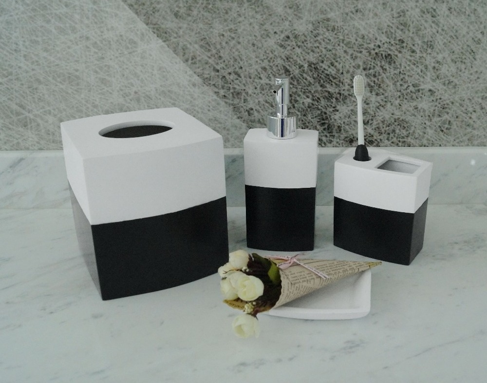 Souveniers gifts funny white & black 4pcs bathroom hand crafted resin accessory set