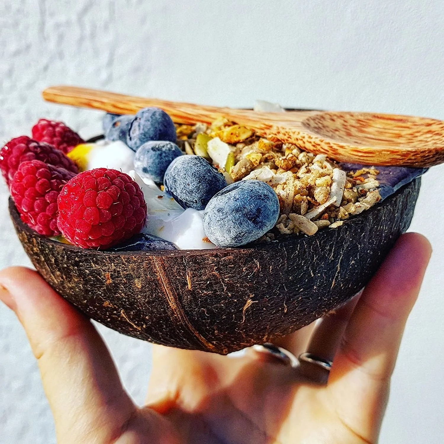 Natural eco friendly  coconut shell bowl with spoons and custom logo coconut shell bowl 100% natural coconut bowl