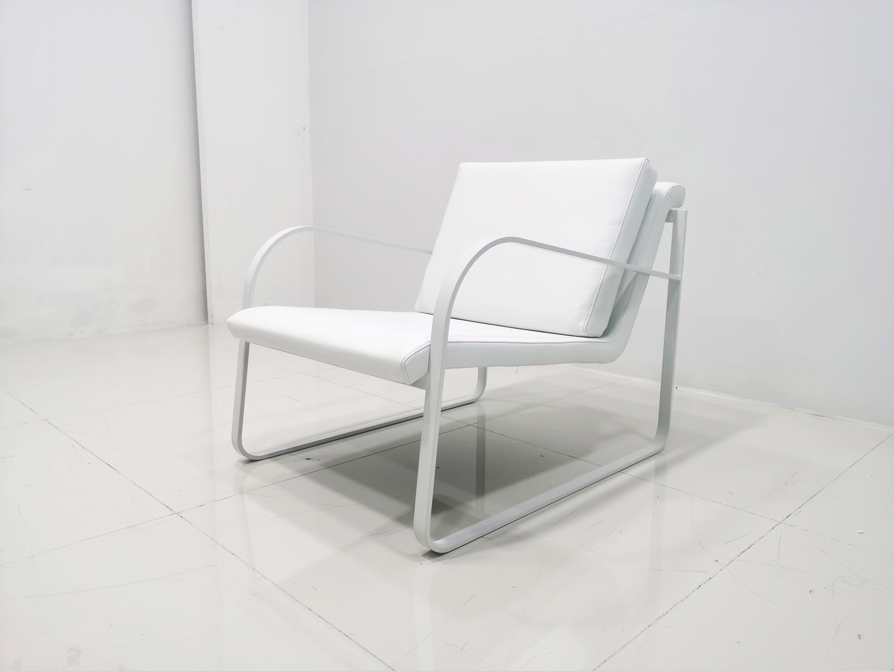 White leather chaise lounge Bugatti  chair for living room