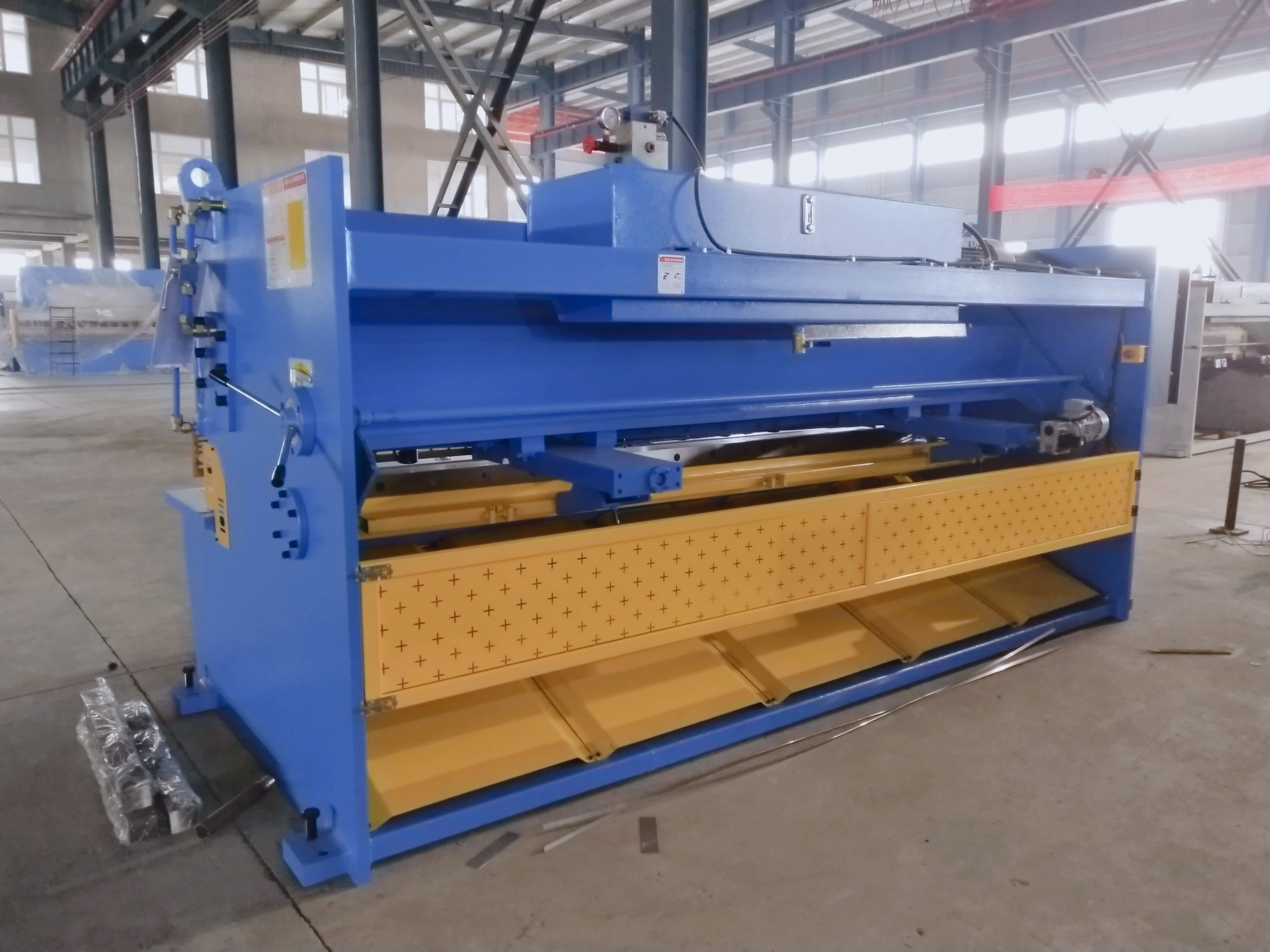 Hydraulic swing beam shear machine metal shear machine