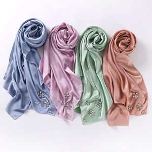 Hot Selling Women Fancy Muslim Headscarf Sexy Lady Crystal Stone Work Instant Bubble Satin Chiffon Hijab