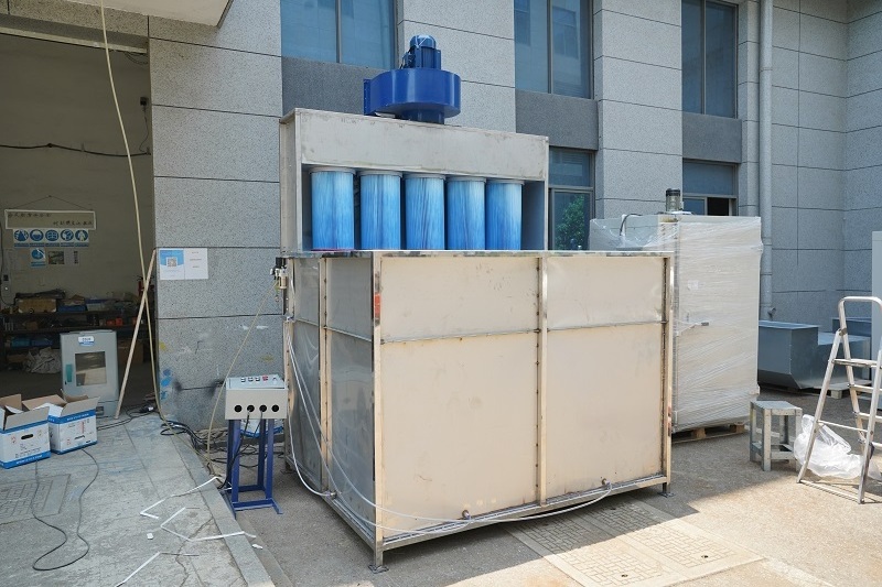 Electrostatic fluidized bath for powder coating