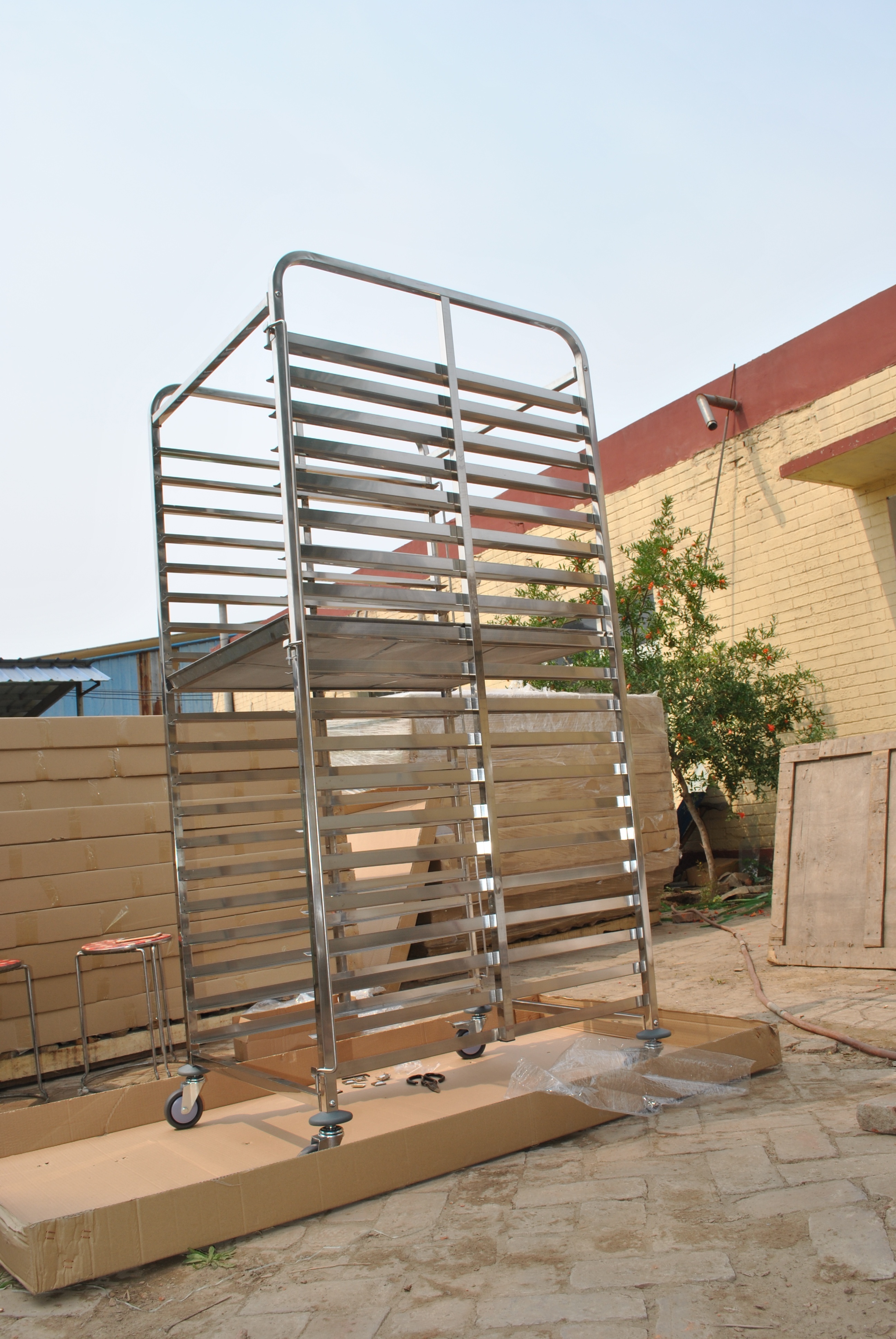 China New Corrosion Resistant Stainless Steel Tray Rack Dryer Trolley Drying Cart for Fish Fruit Dryer Food Drying Machine