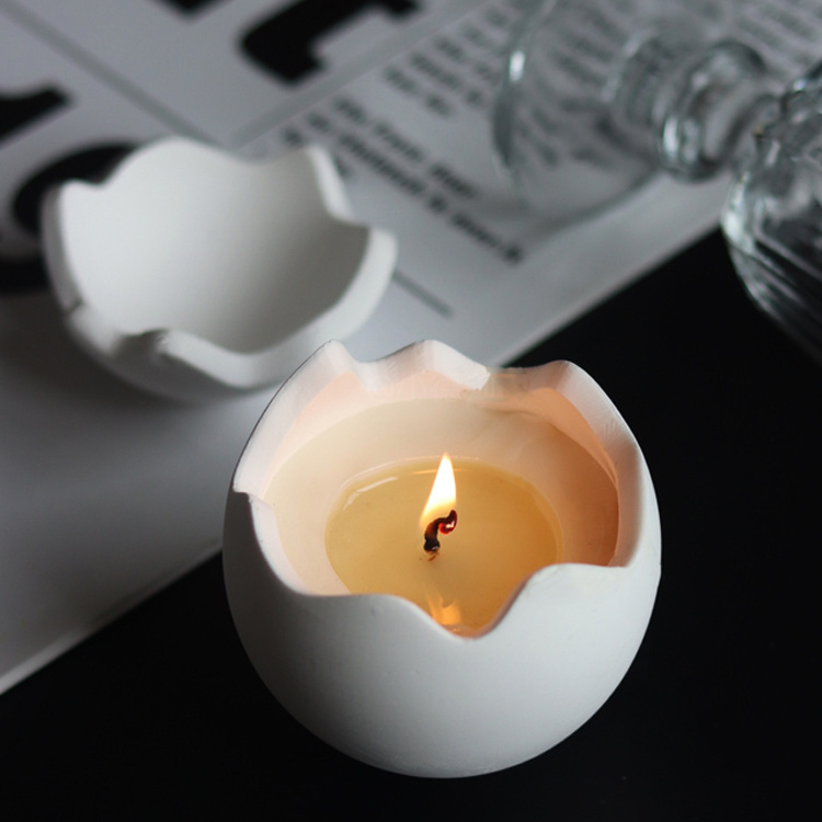 2023 Ceramics Egg shape Cute Aromatherapy Designer Private Label Flower White Crystal novelty Scented Candles