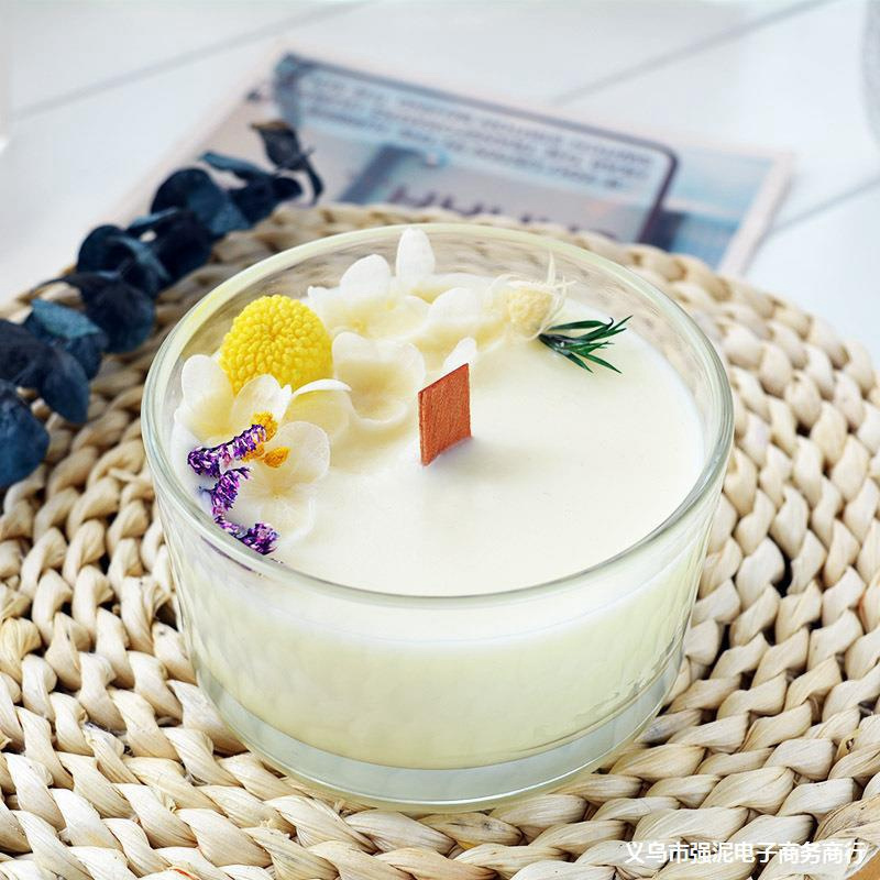 Wholesale Popular Luxury Aromatherapy Dry Flowers Soy Wax Small Scented Aromatic Candles for Yoga