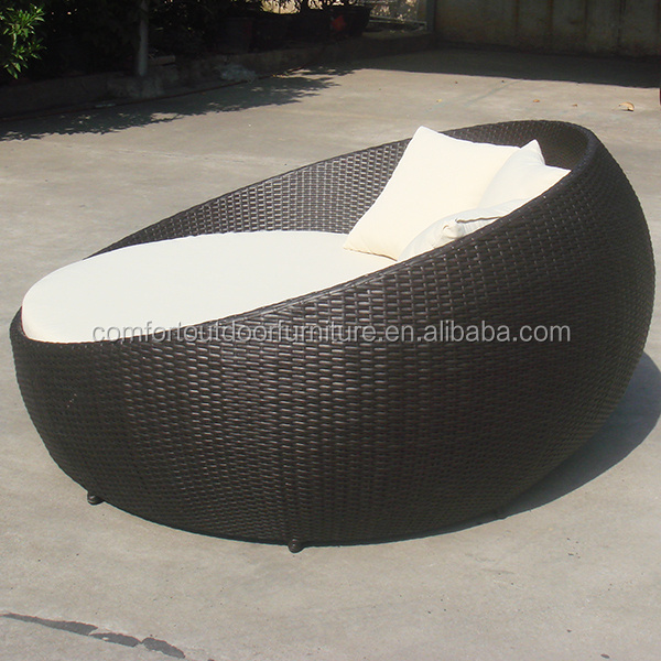 All-weather Beach/Swimming Pool Side Rattan Chaise Lounge