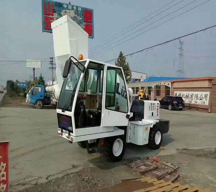 3.5 cubic meter Mobile Self loading Concrete Truck Mixer for Sale