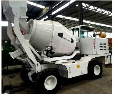 1.6 m3 small diesel 4*4 self propelled self loading concrete mixing /mixer mobile truck for sale